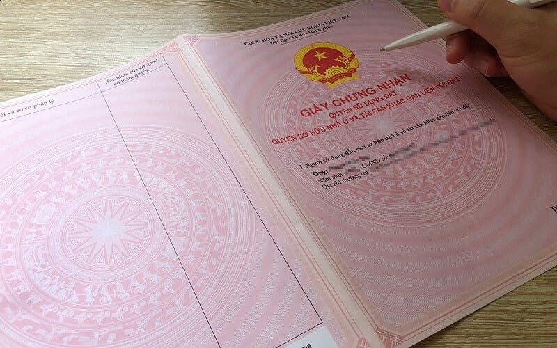 Từ 1/7, người dân đến UBND cấp xã để được cấp sổ đỏ lần đầu